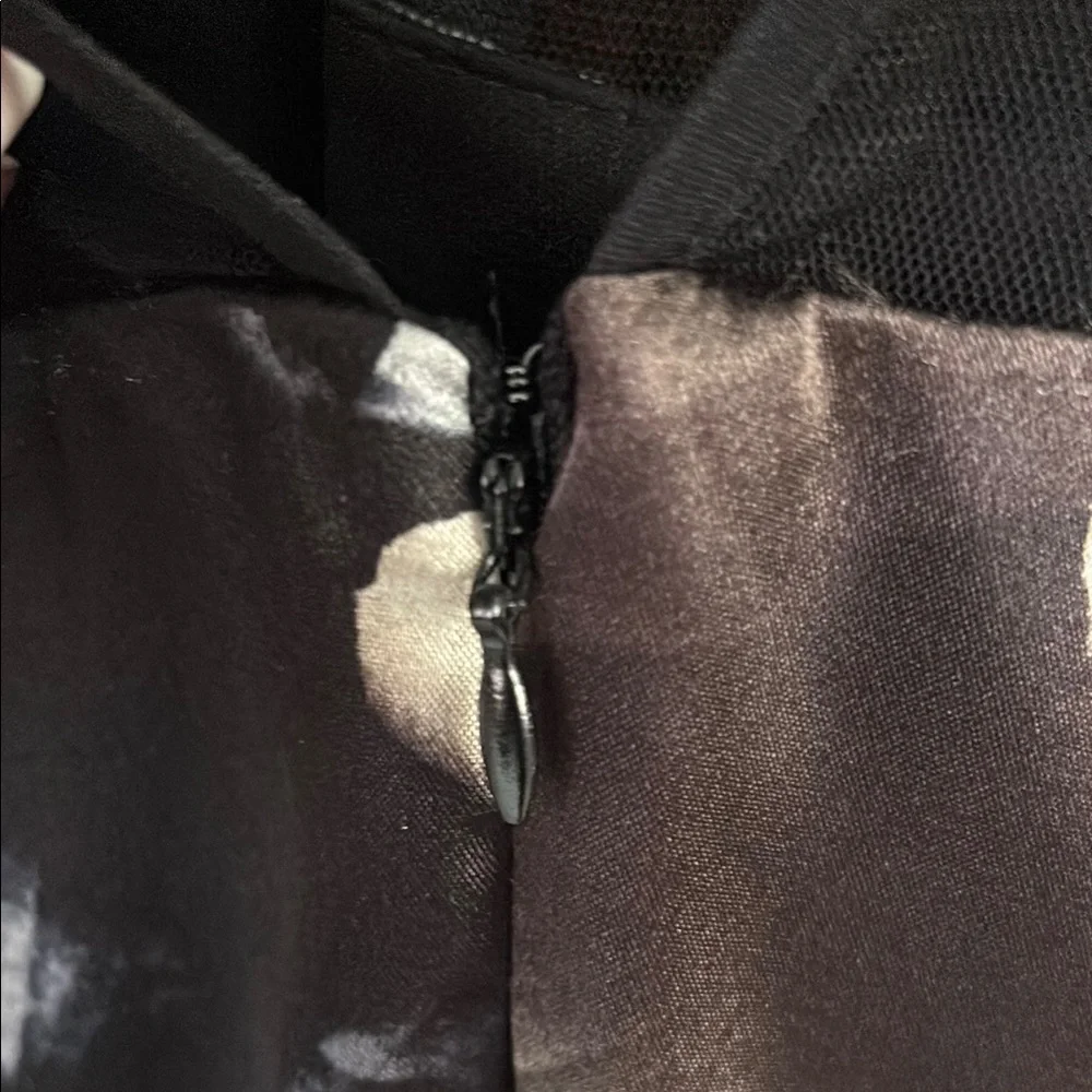 Maggy London Black and White Sheath Dress Sweetheart Neckline - Picture 3 of 6